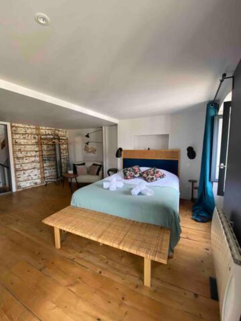 La Tour Gregoire Bed and Breakfast Clermont-Ferrand Eksteriør billede
